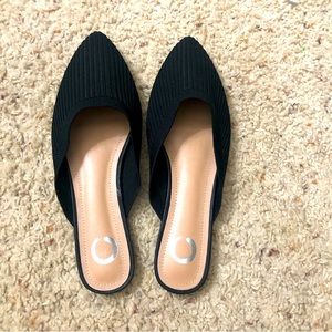 Pointed Toe Textured Slides